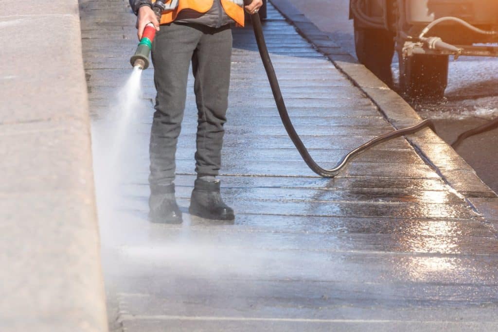 workercleaningconcretewithpowerwasher 1920w